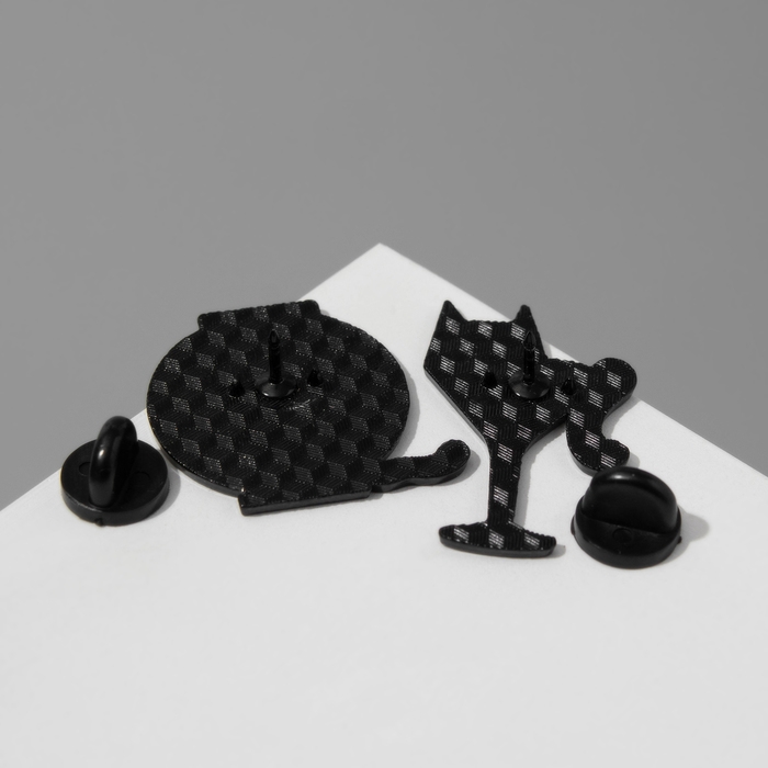 Набор значков (2шт) Набор значков (2шт) "Котики" таинственные, цвет чёрно-белый в чёрном металле