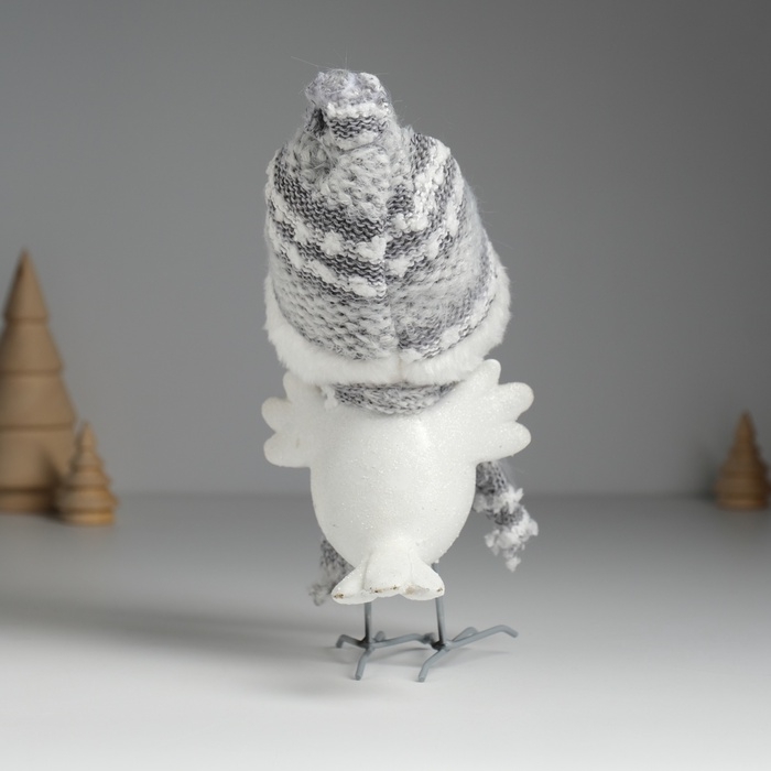 Сувенир полистоун Сувенир полистоун "Воробушек белый в шапке с мехом" 9х11х16,5 см