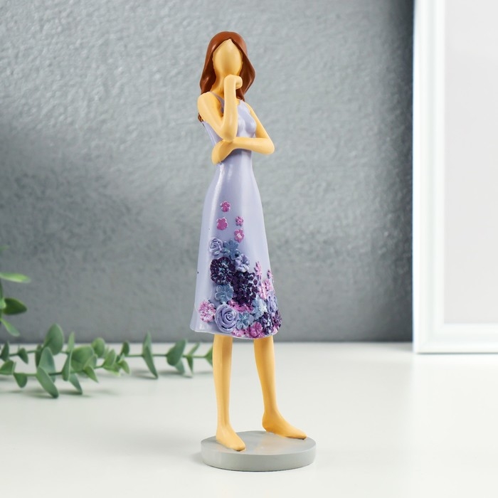 Сувенир полистоун  Сувенир полистоун "Девушка в сиреневом платье с цветами" 7,5х7х23,5 см