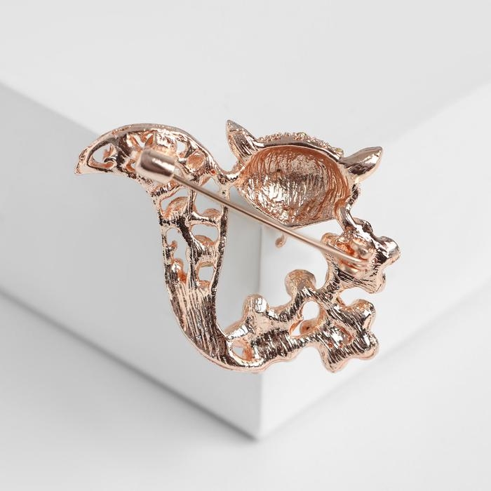 Брошь «Лиса» в цветах, цвет белый в золоте Брошь «Лиса» в цветах, цвет белый в золоте