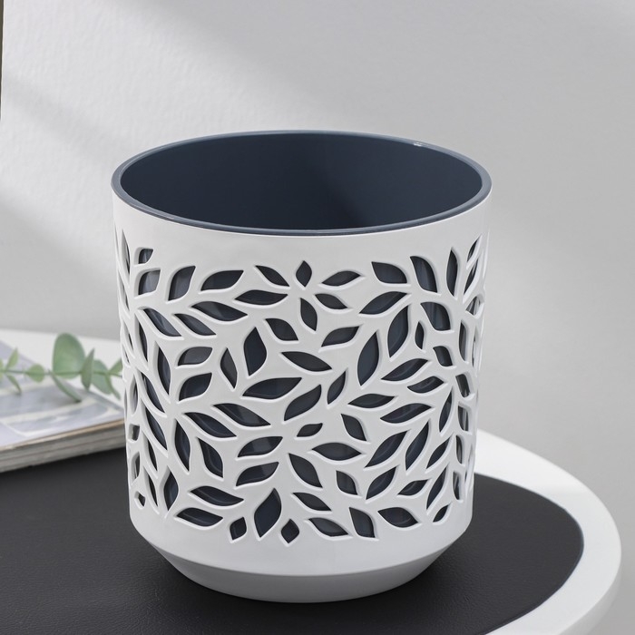 Кашпо для цветов со вставкой Leaves, 2,5 л, d=16,2 см, h=17 см, цвет белый/антрацит Кашпо для цветов со вставкой Leaves, 2,5 л, d=16,2 см, h=17 см, цвет белый/антрацит