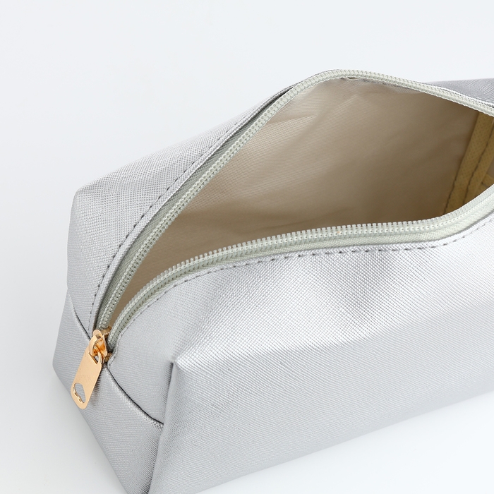 Косметичка на молнии, цвет серебряный Косметичка на молнии, цвет серебряный