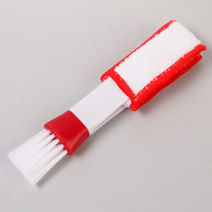 Щетка для чистки труднодоступных мест в салоне авто, 16 см, бело-красный Щетка для чистки труднодоступных мест в салоне авто, 16 см, бело-красный