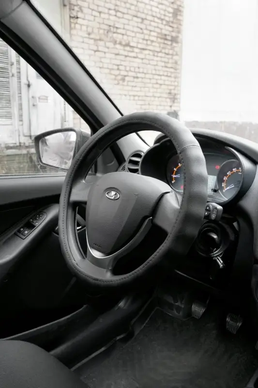 Оплетка на руль (нат. кожа) AVS GL-165L-B (размер L, черный) - Серия "Classic"