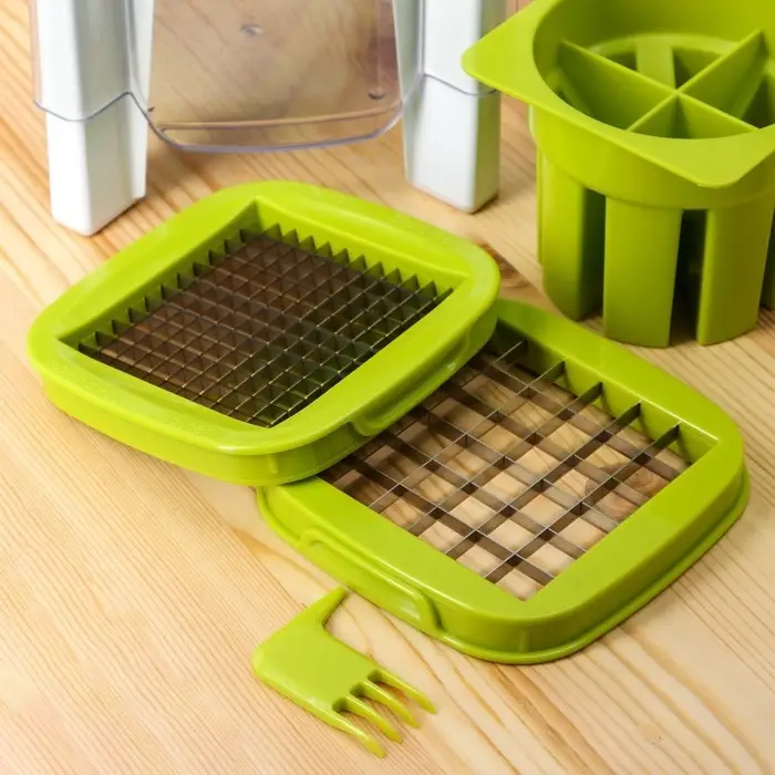 Овощерезка универсальная с контейнером Доляна Fresh Cook, 3 сменные насадки и пушер, 14.5&times;14.5&times;21 см, бело-зелёная