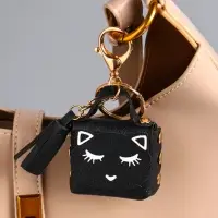 Брелок кожзам с карабином, с кистью "Сумочка. Котик" чёрный 5х2,5х6 см Брелок кожзам с карабином, с кистью "Сумочка. Котик" чёрный 5х2,5х6 см