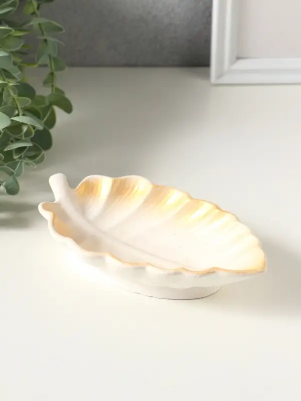 Подставка для мелочей &laquo;Лист&raquo;, 3&times;18&times;10 см, белая с позолотой