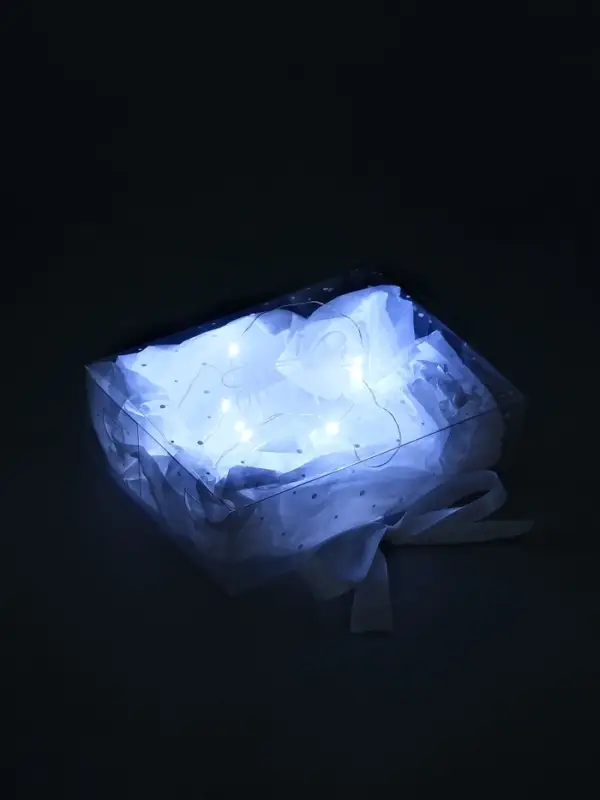 Подарочная коробка с тишью и гирляндой &laquo;Поздравляю&raquo;, 16,5 х 12 х 5 см