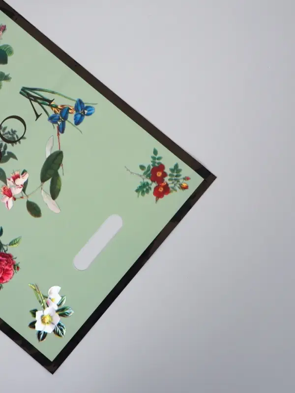 Пакет полиэтиленовый с вырубной ручкой "Мода" 30 х 40 см 60 мкм