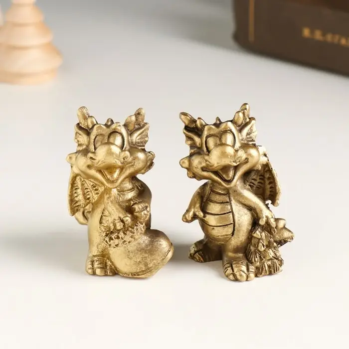 Фигурка полистоун «Бронзовый дракоша с подарками», 4×3×5 см, МИКС Фигурка полистоун «Бронзовый дракоша с подарками», 4×3×5 см, МИКС