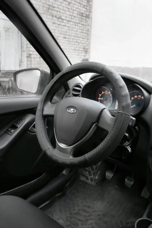 Оплетка на руль (нат. кожа) AVS GL-200L-B (размер L, черный) - Серия "Classic"