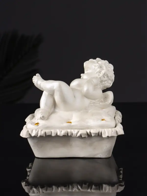 Шкатулка Шкатулка "Ангел лежит на животе" 9х9х9 см, перламутр