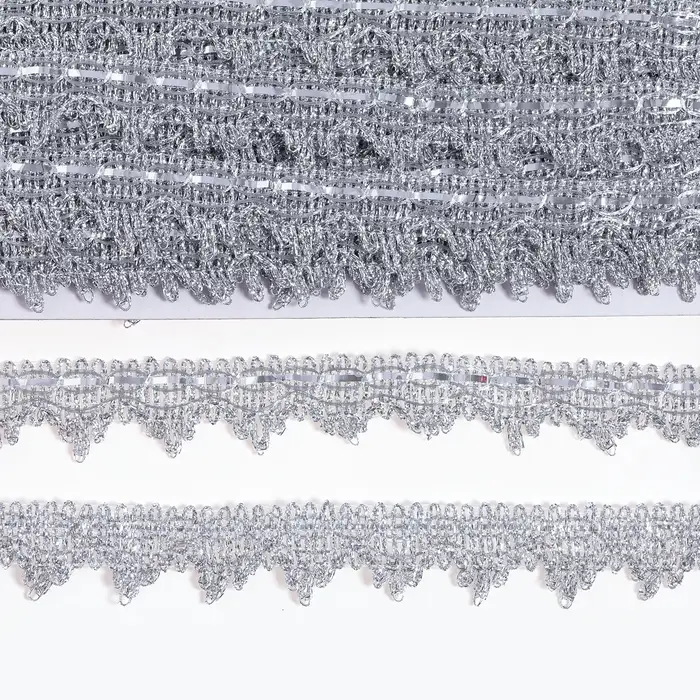 Тесьма серебристая, 2,7 см, в рулоне 10 м Тесьма серебристая, 2,7 см, в рулоне 10 м