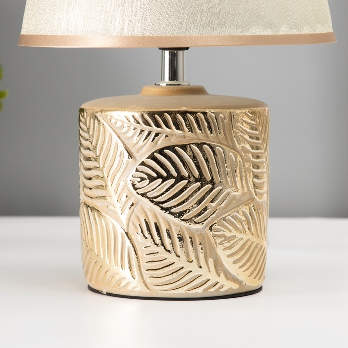 Настольная лампа с абажуром RISALUX «Теодора», Е14, 40 Вт, золото, 20×20×30.5 см Настольная лампа с абажуром RISALUX «Теодора», Е14, 40 Вт, золото, 20×20×30.5 см