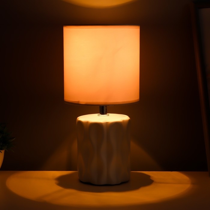 Настольная лампа Настольная лампа "Мюриэль" Е14 40Вт белый 13х13х26,5 см