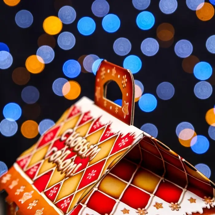 Подарочная коробка «Пряничный» 12×12×16.8 см