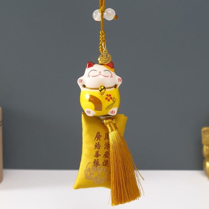 Подвеска керамика "Манэки-нэко с мешком удачи" жёлтый 3,8х4х25 см