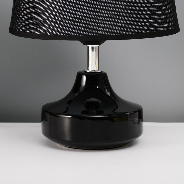 Настольная лампа с абажуром RISALUX «Блеск», 1×40 Вт, Е27, чёрный, 17×17×24 см Настольная лампа с абажуром RISALUX «Блеск», 1×40 Вт, Е27, чёрный, 17×17×24 см