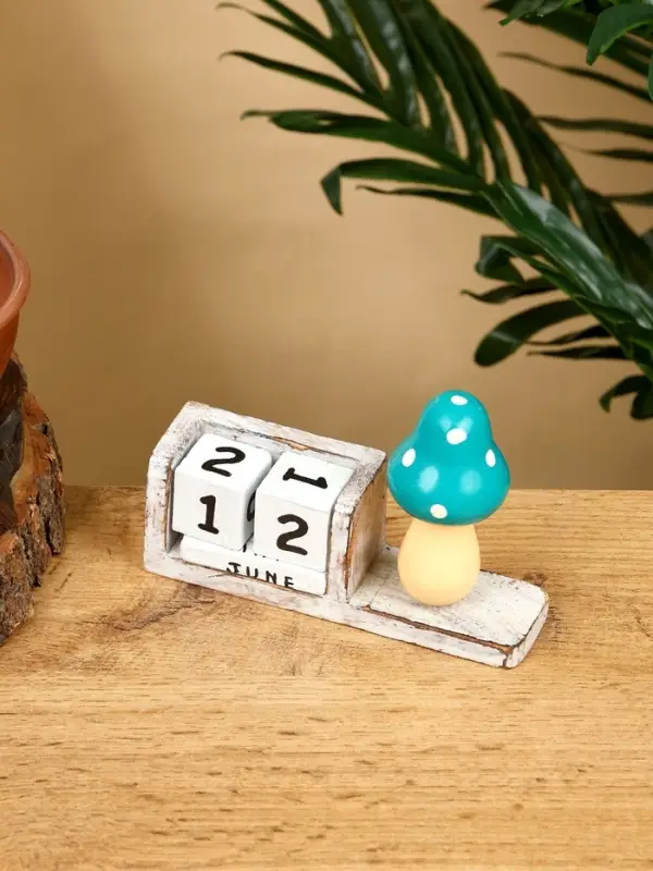 Календарь настольный "Грибок" дерево 13х3,5х9 см, цв. бело-зелёный