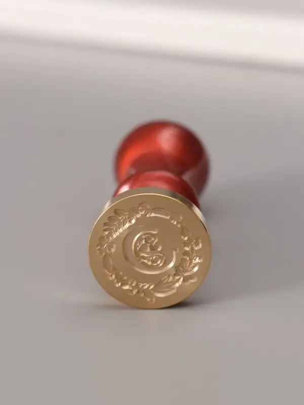 Печать для сургуча с пластиковой ручкой &laquo;Венок с буквой C&raquo;, 2.5&times;2.5&times;6.3 см