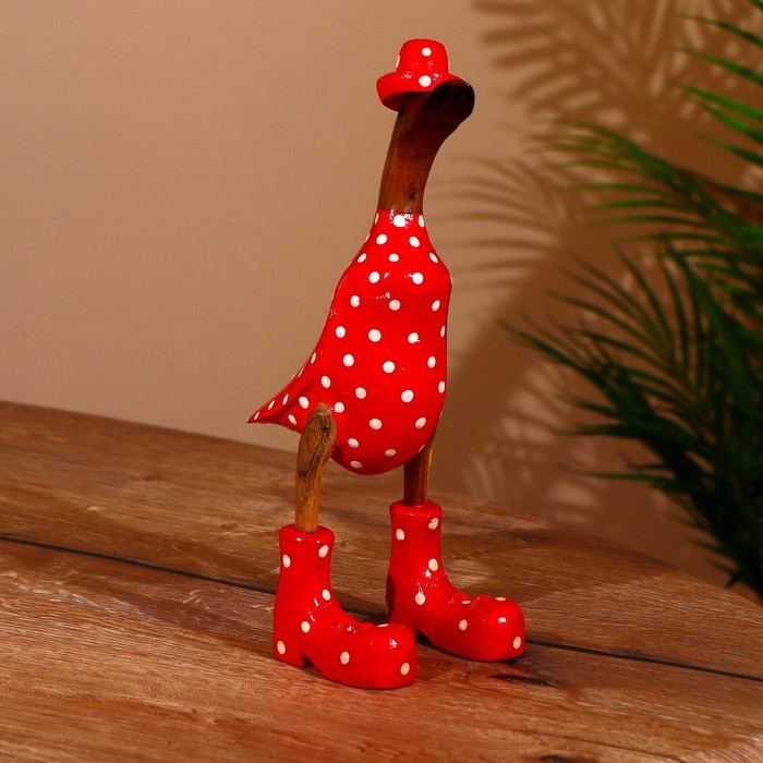 Сувенир Сувенир "Утка в летнем наряде" цв. красный, дерево 27 см