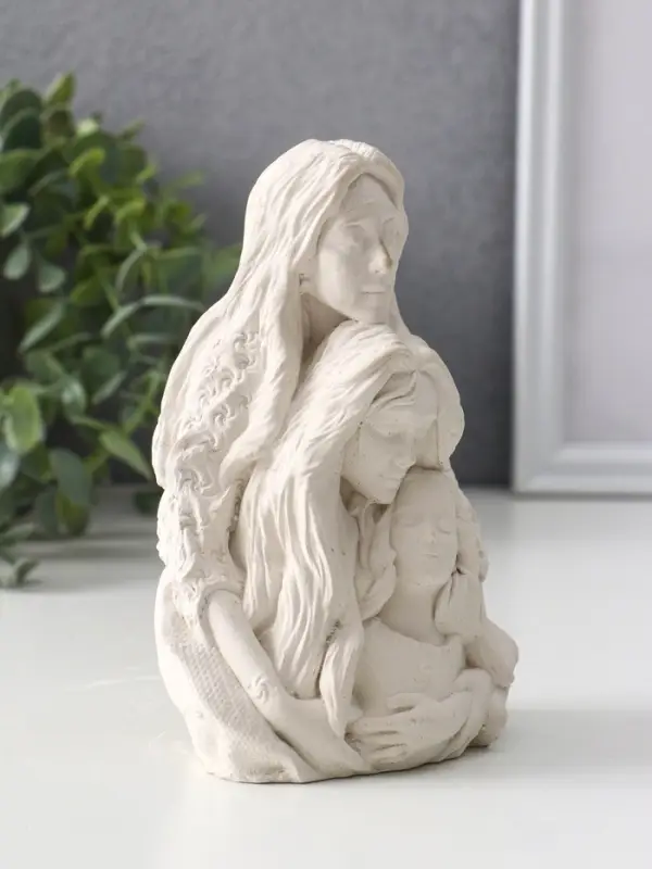 Фигура «Сила рода», 14×9.5×7 см, гипс Фигура «Сила рода», 14×9.5×7 см, гипс