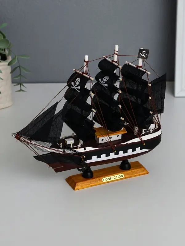 Сувенирная модель корабля &laquo;Пиратский. Аризона&raquo;, 24&times;6&times;22 см, чёрные паруса
