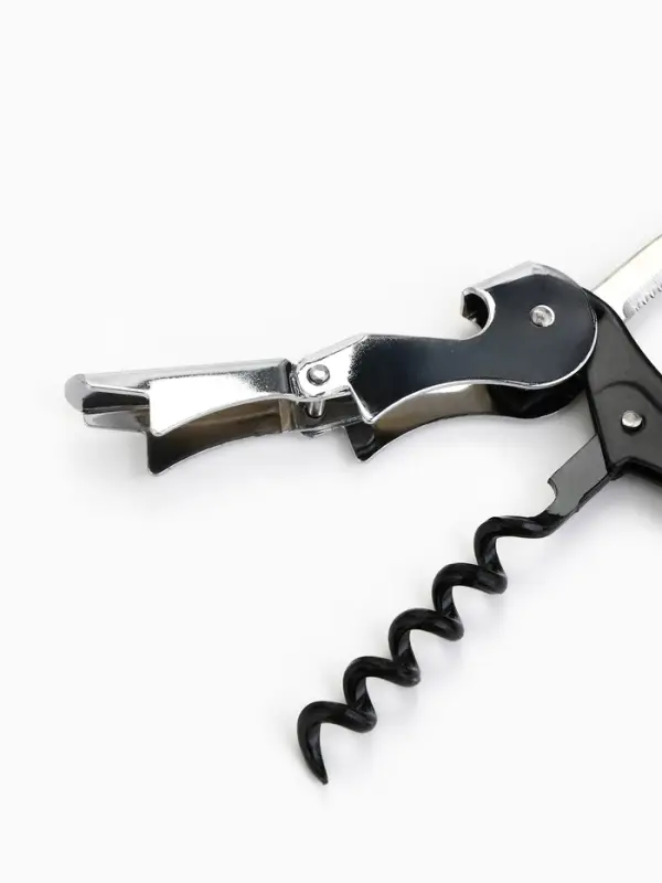 Подарочный набор для вина «Золотому человеку»: 4 предмета + шахматы Подарочный набор для вина «Золотому человеку»: 4 предмета + шахматы