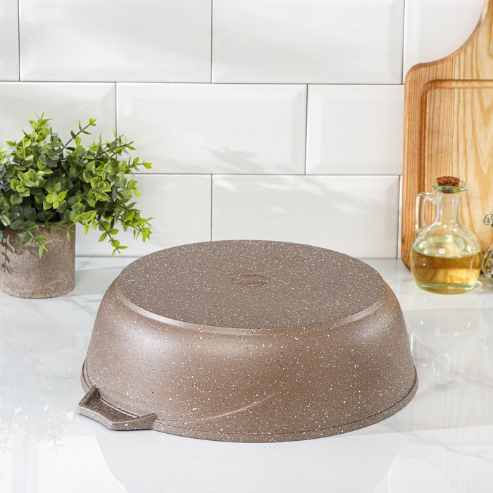 Жаровня «Гранит Brown», 5 л, h=9 см, стеклянная крышка, антипригарное покрытие, цвет коричневый Жаровня «Гранит Brown», 5 л, h=9 см, стеклянная крышка, антипригарное покрытие, цвет коричневый