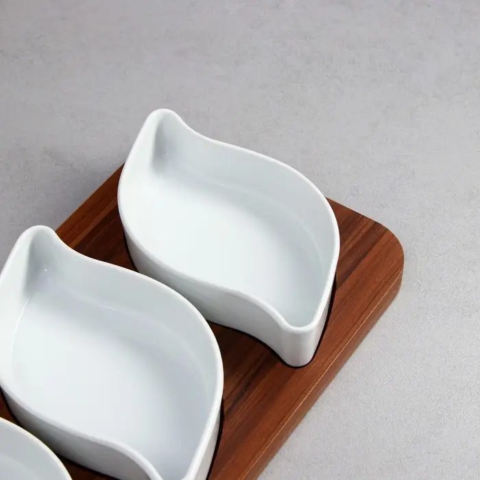 Блюдо «Королевское», фарфор, Иран Блюдо «Королевское», фарфор, Иран