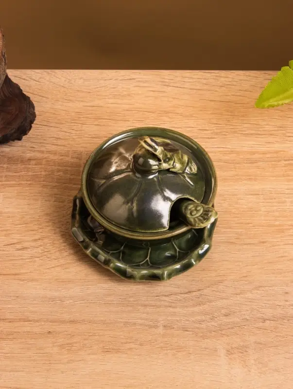 Соусник с крышкой на подставке «Лягушка», 8×9×10 см, керамика, зелёный Соусник с крышкой на подставке «Лягушка», 8×9×10 см, керамика, зелёный