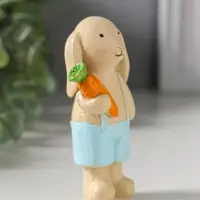 Сувенир полистоун "Зайчик в голубых шортиках на лямках, с морковкой" 5х3х9,5 см