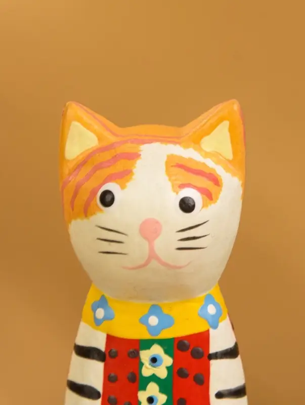 Сувенир дерево "Рыжая кошка в зелёном платье" 6х4х13 см