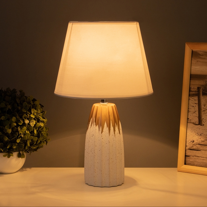 Лампа настольная Лампа настольная "Анеле" 1х40Вт Е14 белый/золото 22х22х38см