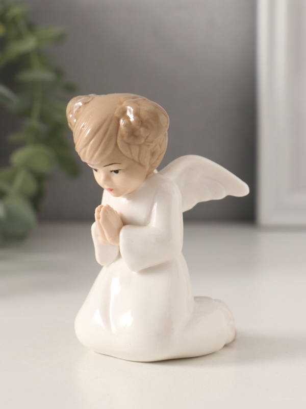 Сувенир керамика "Ангел-девочка с хвостиками - молитва" 8,5х6х6,5 см