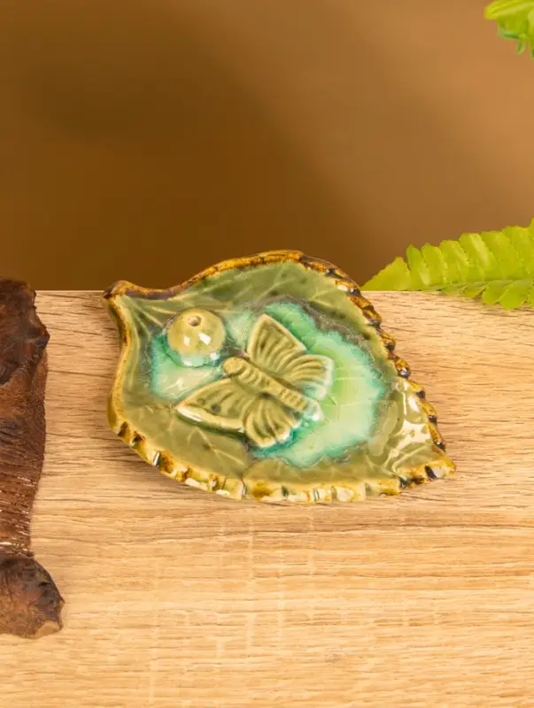 Подставка под благовония «Бабочка на листке», 11×8×1 см, керамика, бежевая Подставка под благовония «Бабочка на листке», 11×8×1 см, керамика, бежевая