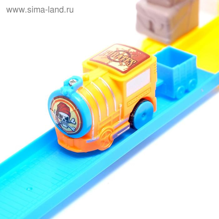 Железная дорога &laquo;Пиратские истории&raquo;, работает от батареек, 90 деталей