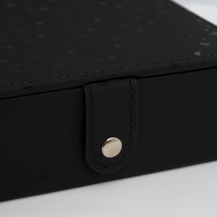 Шкатулка кожзам для украшений с зеркалом Шкатулка кожзам для украшений с зеркалом "Сердечки" чёрная матовая тиснение 15х21,5х5,5 см 1052445