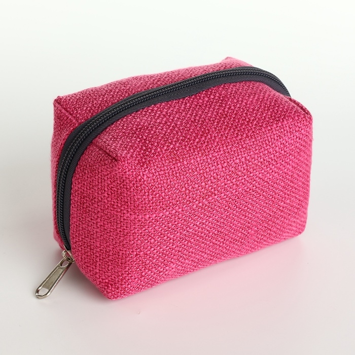 Косметичка дор Одноцвет, 13*6*9, отд на молнии, подкладка, малиновый Косметичка дор Одноцвет, 13*6*9, отд на молнии, подкладка, малиновый