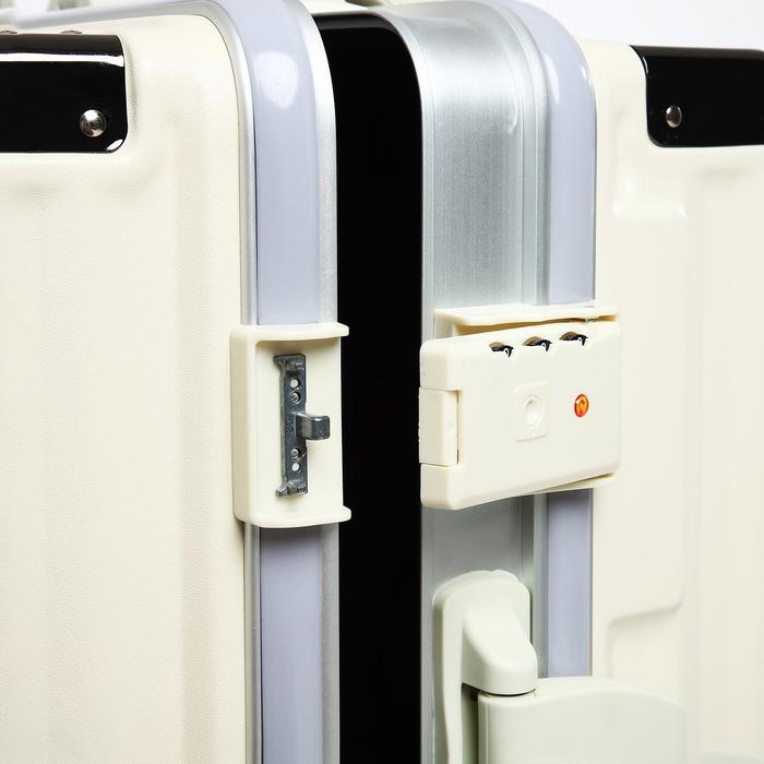 Чемодан малый 37 л (S), отдел на молнии, 2 кодовых замка, 4 колеса, крючок, цвет молочный Чемодан малый 37 л (S), отдел на молнии, 2 кодовых замка, 4 колеса, крючок, цвет молочный