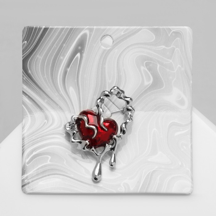 Брошь «Сердце» абстракт, цвет красный в серебре Брошь «Сердце» абстракт, цвет красный в серебре