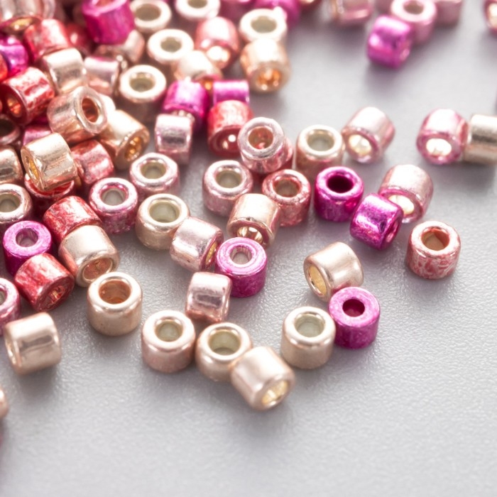 Бисер стекло 11/0  Бисер стекло 11/0 "Цилиндр. Карамельно-розовый глянец" 10 гр