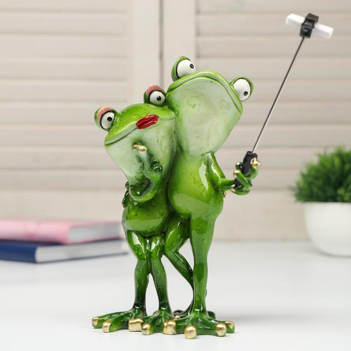 Сувенир полистоун лак Сувенир полистоун лак "Парочка лягух селфится" 20,5х11х13,5 см