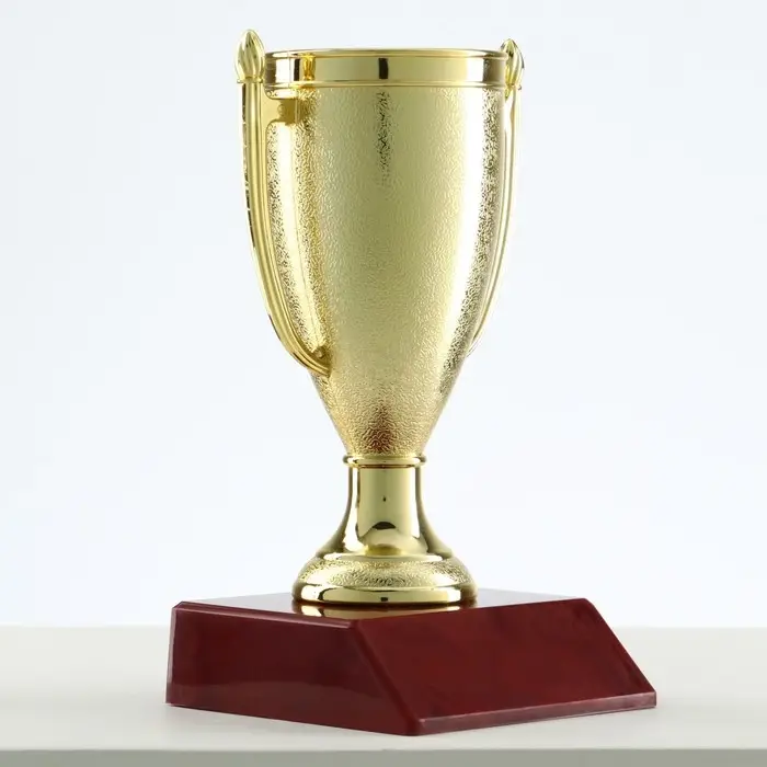 Кубок 056, наградная фигура, золото, подставка пластик, 12&times;6.3&times;6.3 см