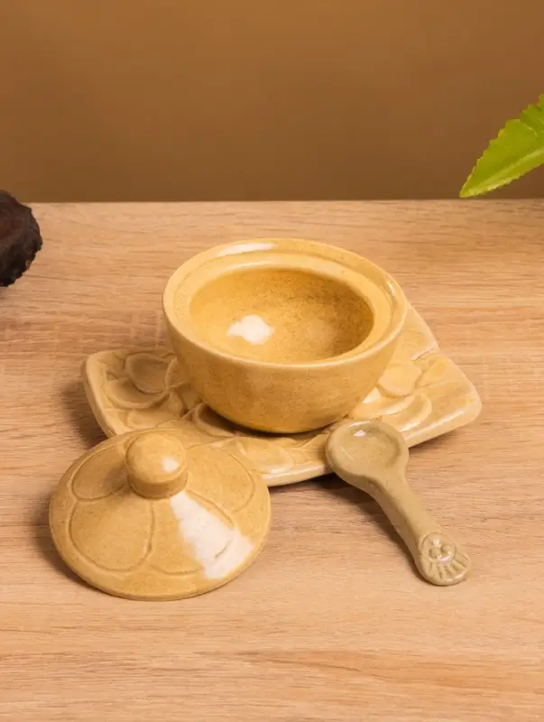 Соусник с крышкой на подставке «Классика», 11×8×7 см, керамика, бежевый Соусник с крышкой на подставке «Классика», 11×8×7 см, керамика, бежевый