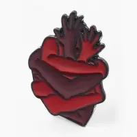 Значок &laquo;Сердце&raquo;, объятие, красный в чёрном металле