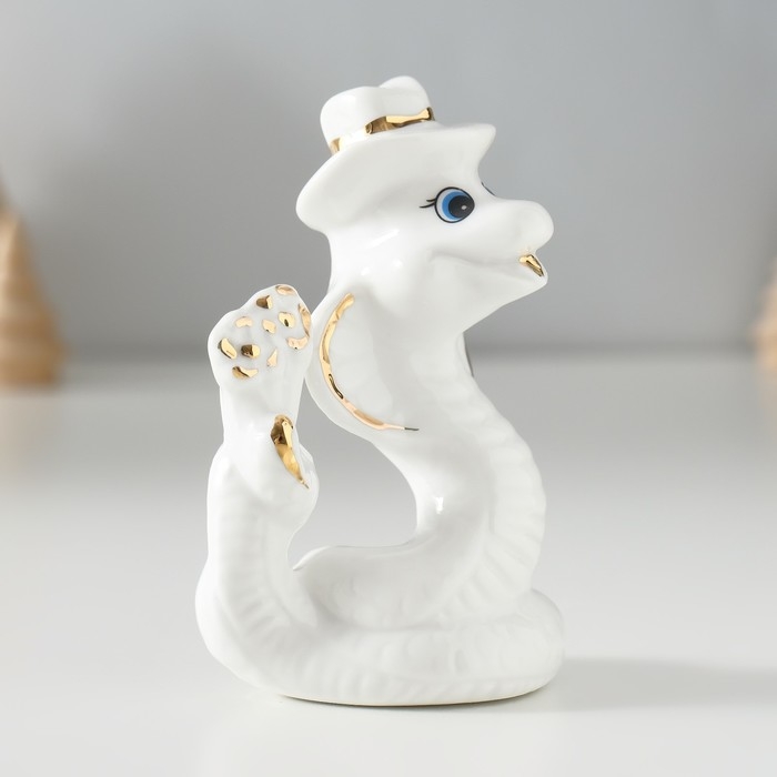 Сувенир керамика Сувенир керамика "Белая кобра с букетом и в шляпе" с золотом 3,5х5,5х9 см