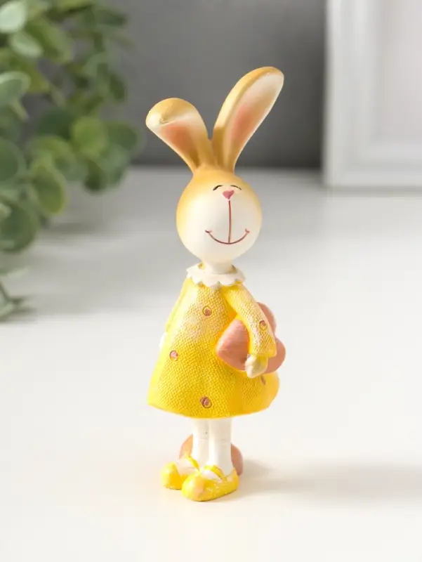 Сувенир полистоун "Зайка в жёлтом платьице, с розовым сердечком" 12,5 см