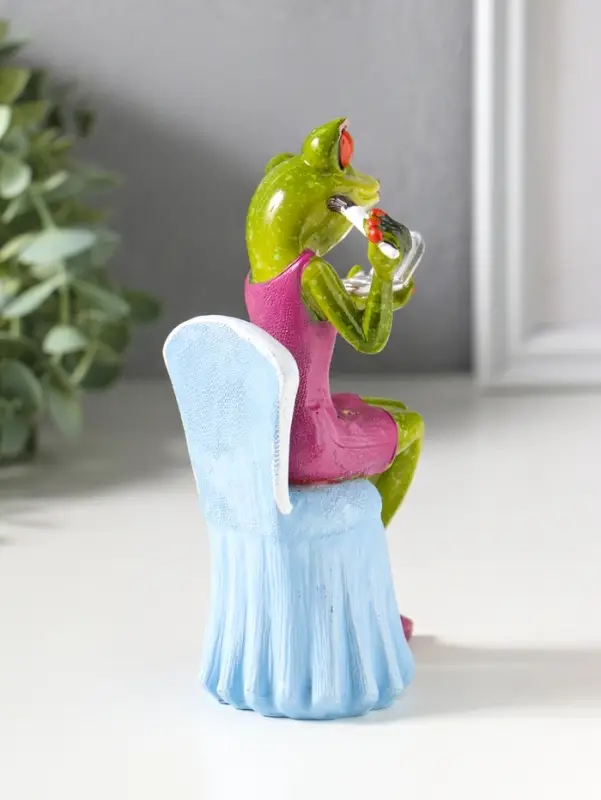 Сувенир полистоун лак "Лягуха в розовом платье наводит марафет" 8,5х8,5х14,8 см