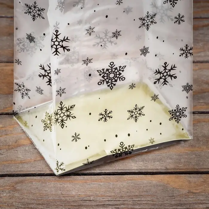 Пакет подарочный новогодний с жёстким дном 11×17×55 Золотой «Снежинки» Пакет подарочный новогодний с жёстким дном 11×17×55 Золотой «Снежинки»
